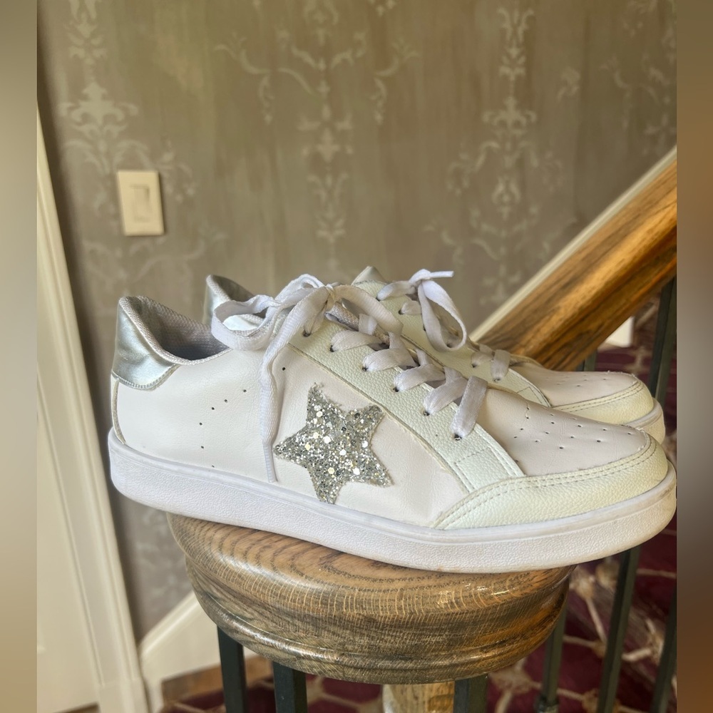 Michael Kors, ladies white and silver sneaker excellent condition size 10 - Picture 6 of 13